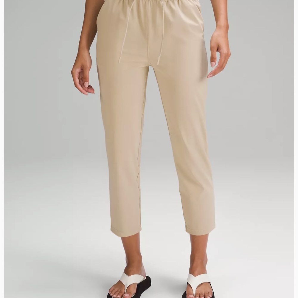 Lululemon casual crop pants Sz 6